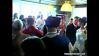 Gruppensex Auf Einer Hochzeit Führt Zu Öffentlichen Orgien Und Oralverkehr