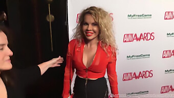 Emmy Demure És Katy Jayne Ragyognak Az Avn Awards Vörös Szőnyegen 2018-Ban