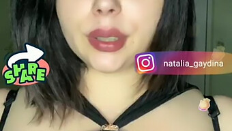 Madura Europea Con Tetas Naturales Baila Provocativamente