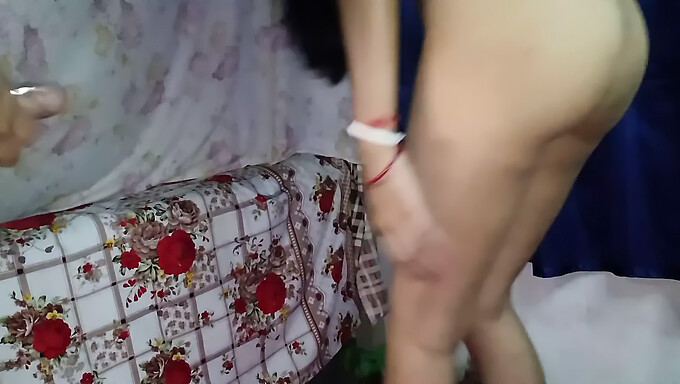 Blowjob Remaja India Dan Aksi Dari Belakang Dalam Pesta Seks Amatir