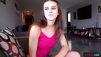 Desi Teen Ellie Idol Dostává Svou Sladkou Kundičku Naplněnou A Vymrdanou Velkým Penisem