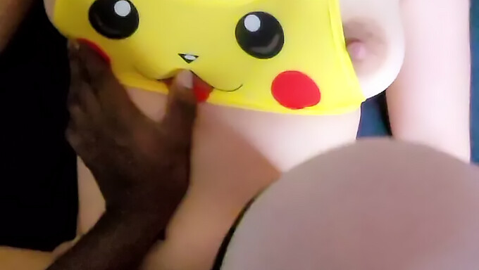 Jonge Europese Babe Verkleed Als Pikachu Ervaart Ruige Seks