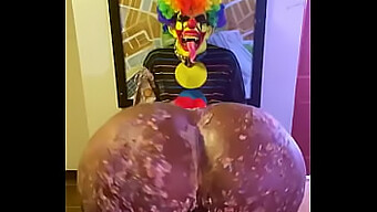 Il Regalo Di Compleanno Di Victoria Cakes A Gibby The Clown Include Una Calda Sessione Di Sesso Orale E Anale