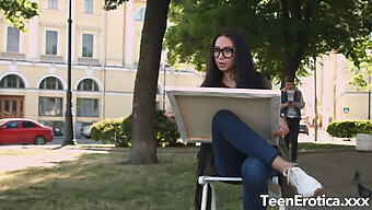 Hipsteritaiteilija Regina Sparks Saa Intiimin Lehmäntytön Asennon