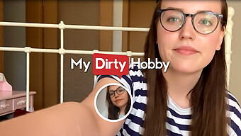 Leni_lizz Sa Oddáva Sólovej Hre A Zdieľa Svoje Intímne Chvíle Pred Kamerou - Mydirtyhobby