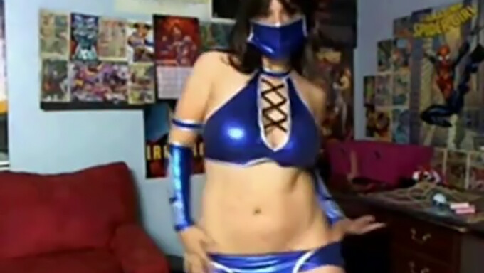 Gata Cosplay Revela Suas Curvas Em Striptease Inspirado Em Mortal Kombat