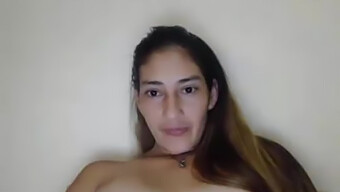 Pamelita, Una Teen Latina, Deja Ver Sus Atributos En Skype