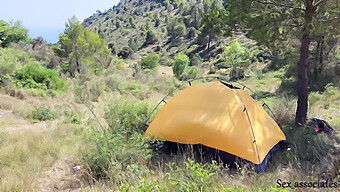 Un Turista Curioso Descubre El Encuentro Sexual Al Aire Libre De Una Pareja Francesa