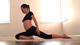 Milf Khỏe Mạnh Evangeline Lilly Tập Yoga