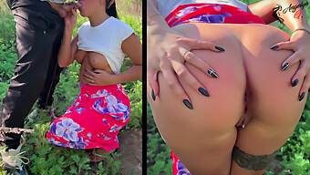 Cô Gái Trẻ Nga Cho Handjob Và Blowjob Trong Khung Cảnh Ngoài Trời