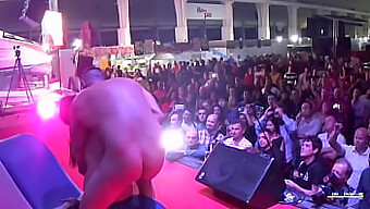 Fiesta Swinger Con Sexo Público Y Diversión Oral