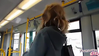 Masturbare Publică Într-Un Tramvai German