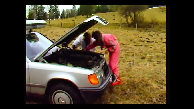 Sexe De Groupe Avec Des Skieurs Alpins Poilus Dans Une Vidéo Vintage