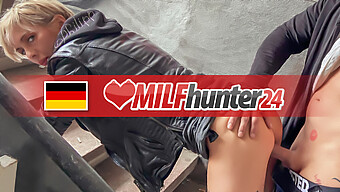 케빈이 빅키와 섹스를 하고 버려진 건물에서 얼굴에 사정합니다! Milfhunter24.Com