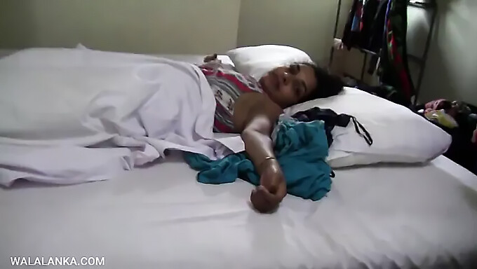 Video Buatan Sri Lanka Tentang Pasangan Dewasa Yang Terlibat Dalam Seks Oral Dan Hubungan Seks Di Tempat Tidur