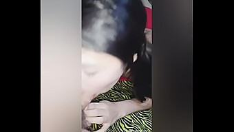 جمال لاتيني شاب يبلغ من العمر 18+ يصبح حميميًا مع عمها في منتصف العمر