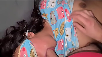 Pantat Ketat Adik Tiri Diliwat Di Bilik Tidur Yang Panas